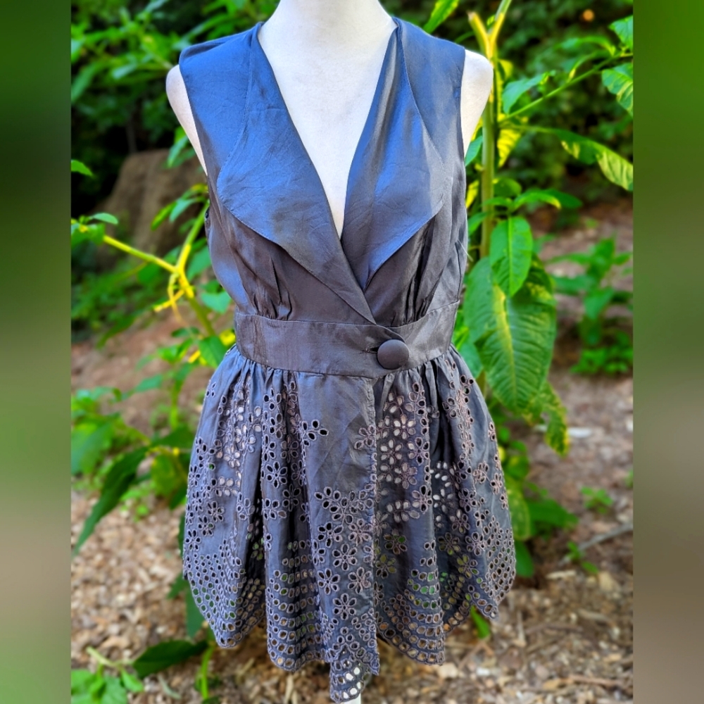 Designer Fleur Wood Silk Top. Size 2